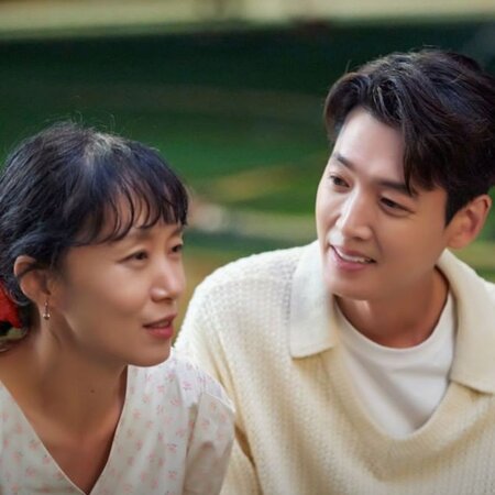 Jeon Do-Yeon and Jung Kyoung-Ho star in Crash Course in Romance. Jeon Do-Yeon and Jung Kyoung-Ho star in Crash Course in Romance.