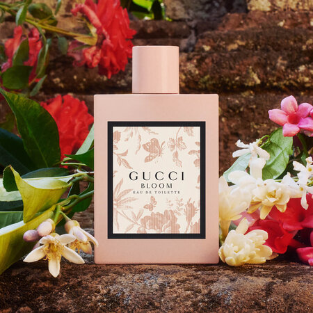 Gucci perfume in online pink bottle