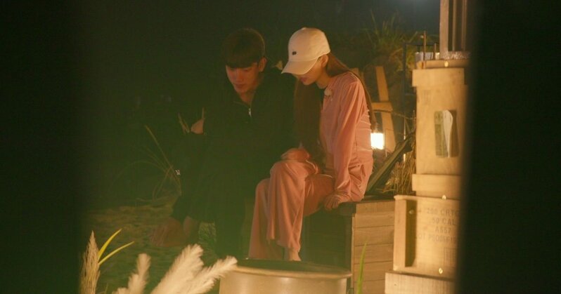 Single's Inferno Reasons To Watch Man and woman sitting together