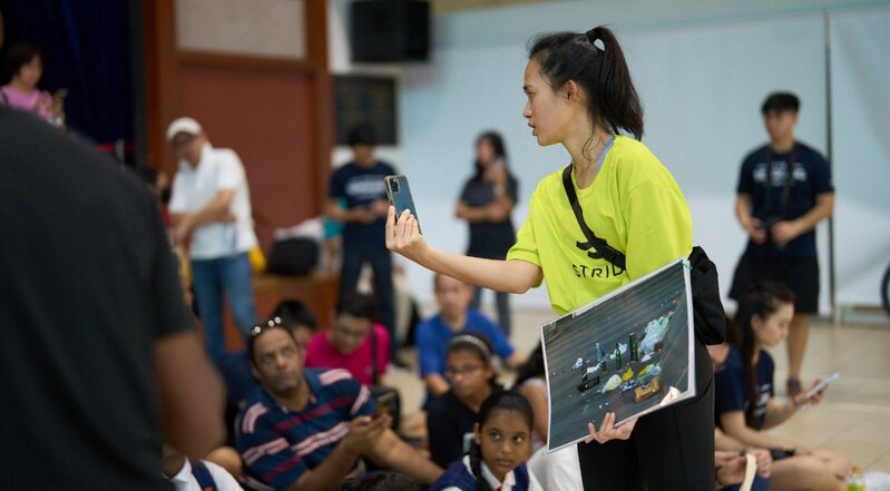 Pamela Low at the Anchorvale Community Centre Pamela Low at the Anchorvale Community Centre