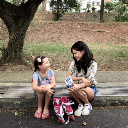 Scott's DHA Gummies - Jamie Yeo with her daughter outdoors Scott's DHA Gummies - Jamie Yeo with her daughter outdoors